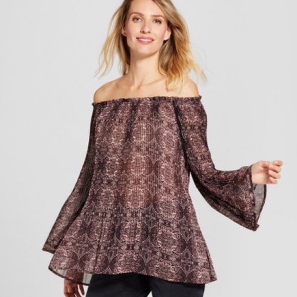 Knox Rose Tops - NWT Knox Rose off shoulder top size M